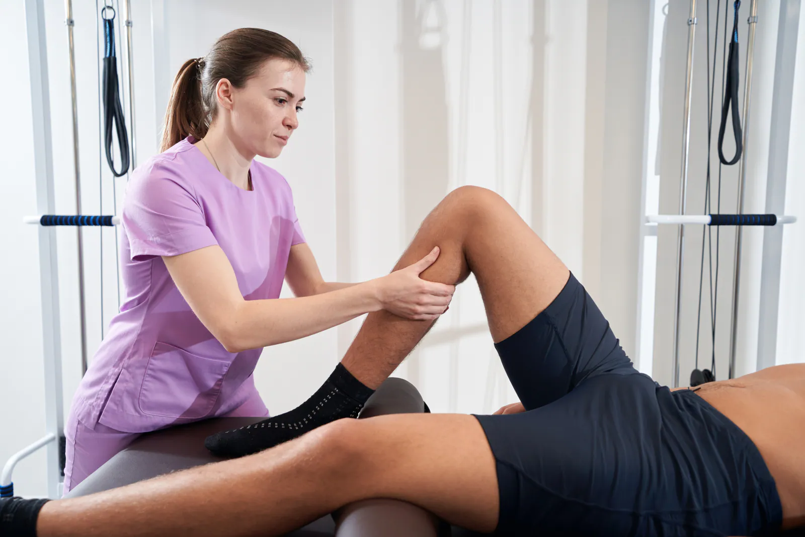 Knee recovery and movement guidance for knee pain after office chair