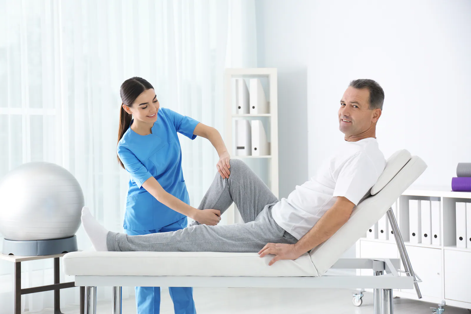 Knee recovery and movement guidance for knee pain after weight training
