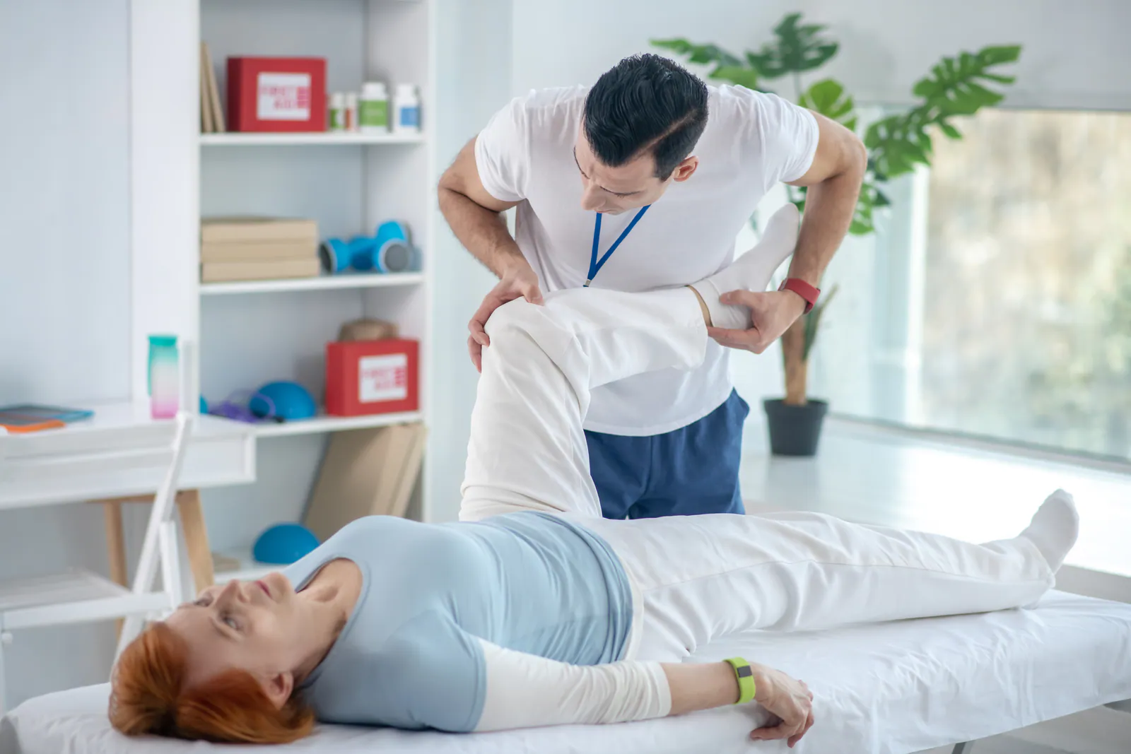 Knee recovery and movement guidance for knee pain after new shoes